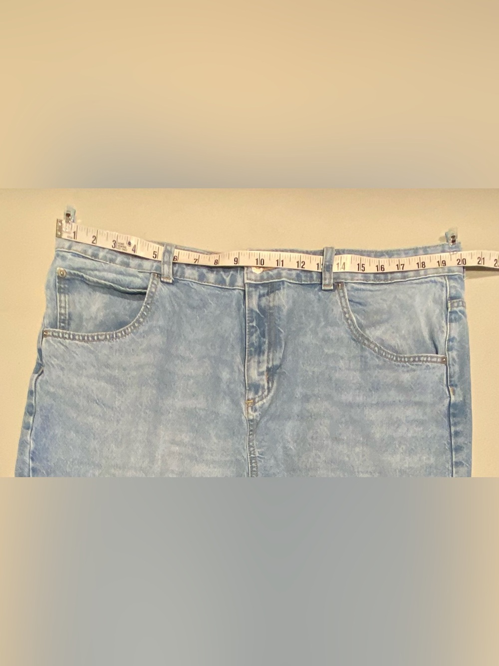 ASOS DESIGN Loose Jean with Deep Turn Up Cuff, Pale Wash, size 16 - Picture 9 of 9
